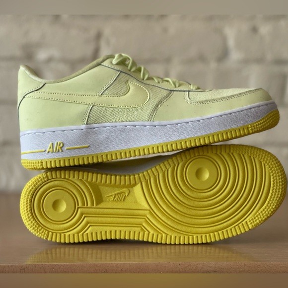 Nike Air Force 1 LV8 GS Yellow AV8183-800 Casual Shoes GS 7Y/ Women Size 8.5 New - Picture 1 of 10